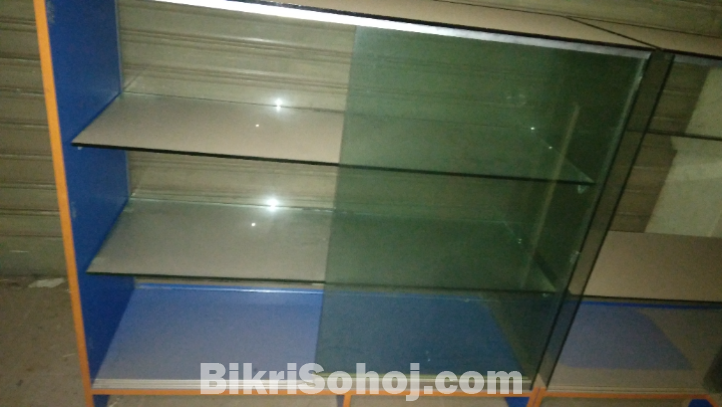 দোকানের ডেকোরেশনস্ বিক্রি হবে।